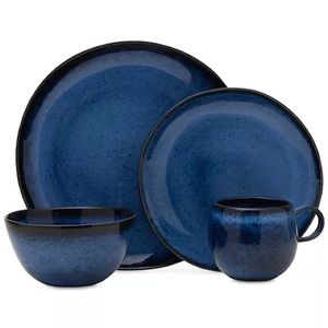 Set of four Mikasa Shea Blue plates